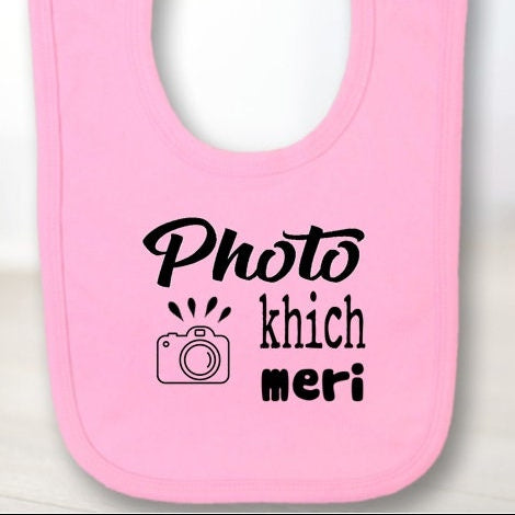 'Photo Khich Meri' bib